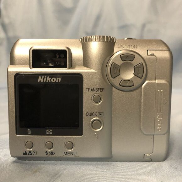 Nikon COOLPIX 775 2.1MP Digital Camera - Silver - With Battery Untested - Picture 2 of 3